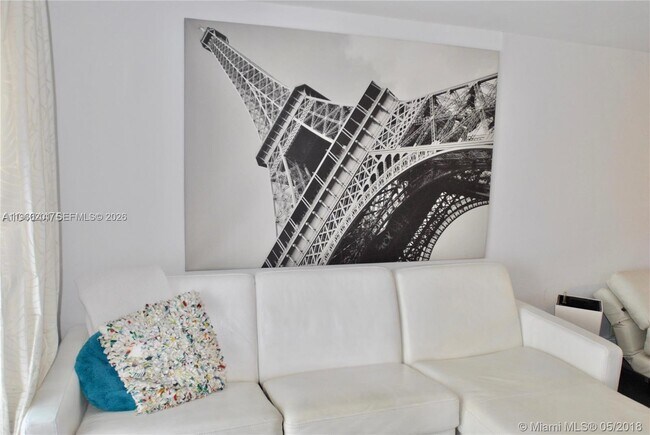 Building Photo - 61 Collins Ave