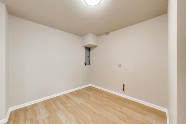 Building Photo - 2366 N Moseley Ct