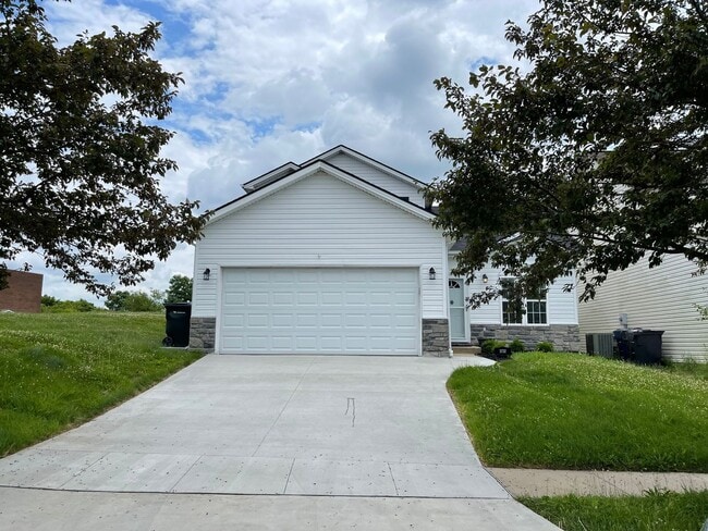 Building Photo - Lovely Single Family House with New Flooring & Paint! 2-Car Garage