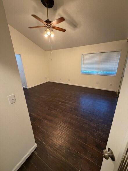 Building Photo - 812 Samone Ct