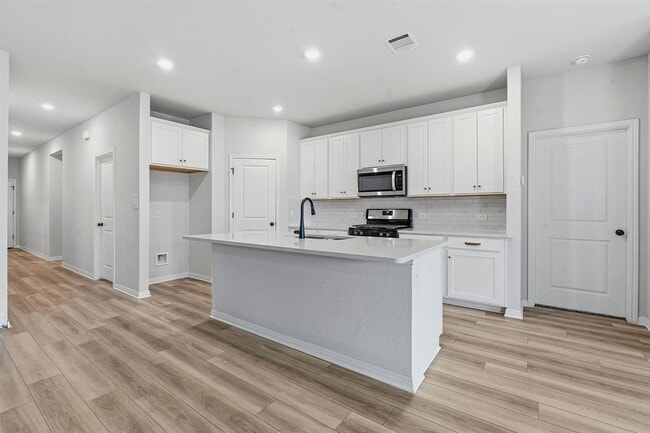 Building Photo - 2807 Rustic Hills Dr