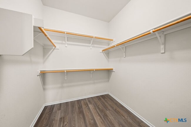 Building Photo - 145 Goldfinch Dr