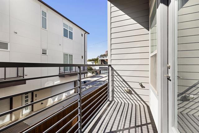 Building Photo - 4222 Roseland Ave
