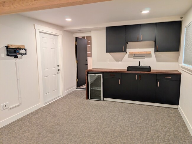 Building Photo - Refined 4BR House + private office, EV, ga...