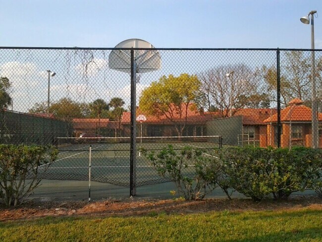 Building Photo - Beautiful  Furnished 1/1 condo x Rent  in Winter Park Next to Full Sail University !
