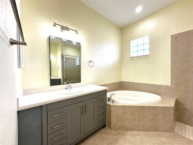 Building Photo - 9423 Rosebud Cir