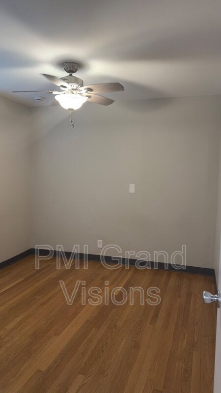 Building Photo - 1528 Division St