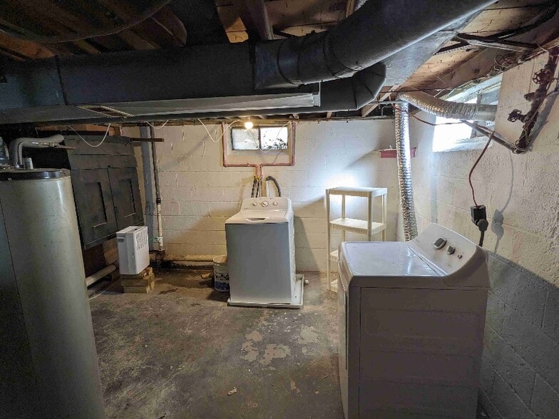 Building Photo - 256 Parkway Dr