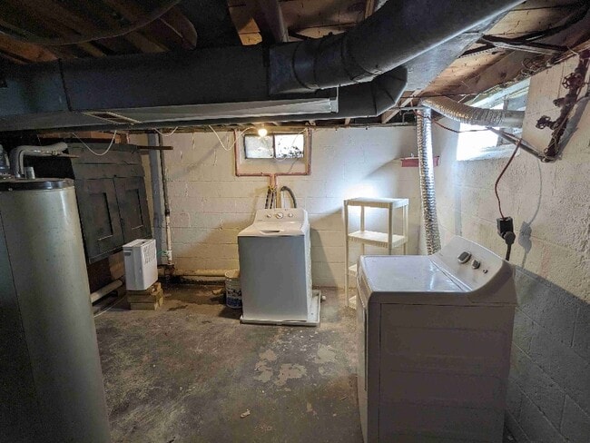 Building Photo - 256 Parkway Dr