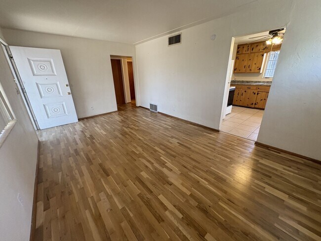 Building Photo - Centrally located Gem for rent