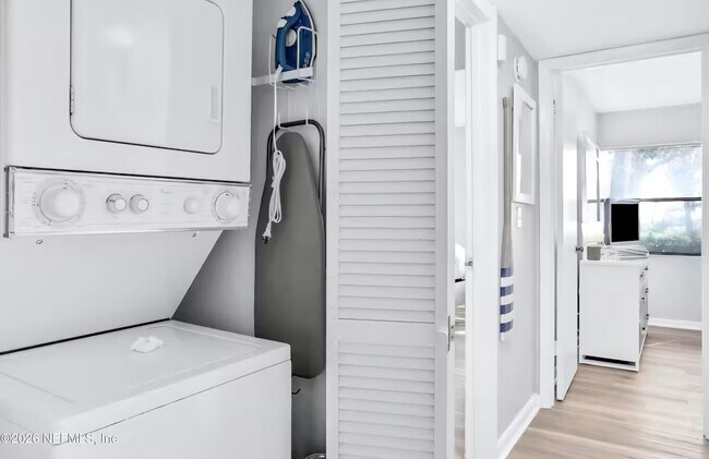 Building Photo - 9 Tarragona Ct