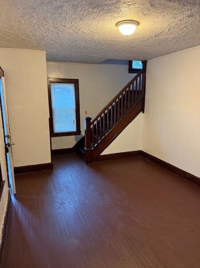 Building Photo - Charming 4-Bedroom Single Family Home for Rent!