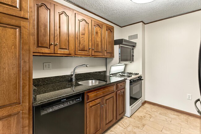 Building Photo - Martha Custis 319_