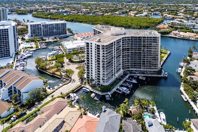 Building Photo - 4740 S Ocean Blvd