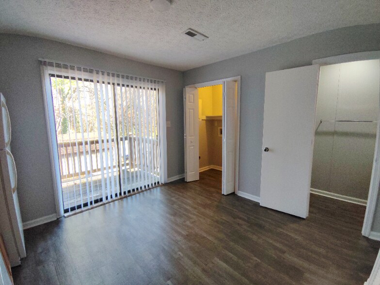 Building Photo - 13 Fonda Dr