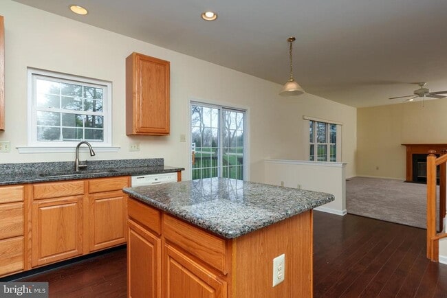 Building Photo - 411 Old Lincoln Hwy