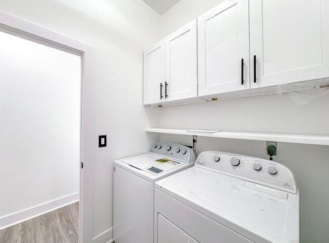 Building Photo - 4 BEDROOM 2.5 BATHROOM HOME IN OX-BOTTOM M...