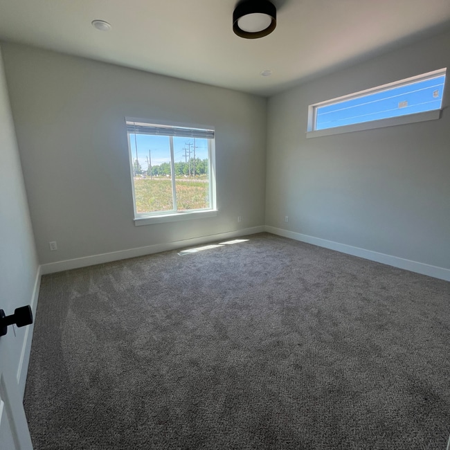 Building Photo - 475 River Bend Ln