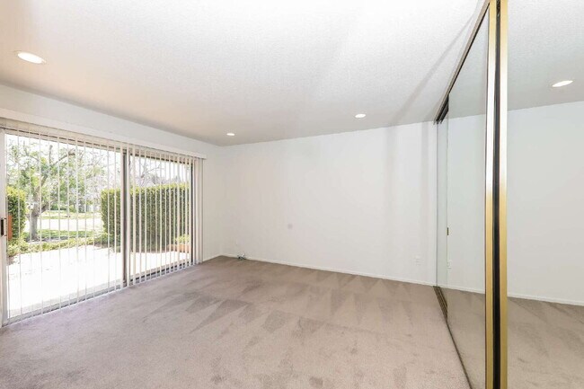 Building Photo - Modern 3 Bed / 2 Bath Turnkey Home with Exceptional Amenities!