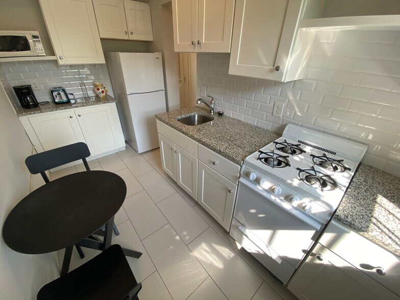 Building Photo - 34 Worthington St