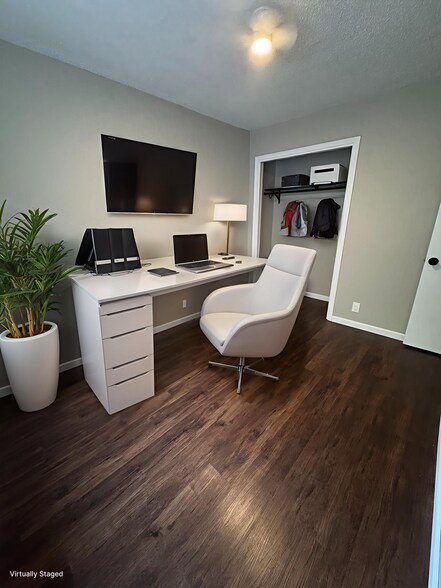 Building Photo - 6101 Parkwood Dr