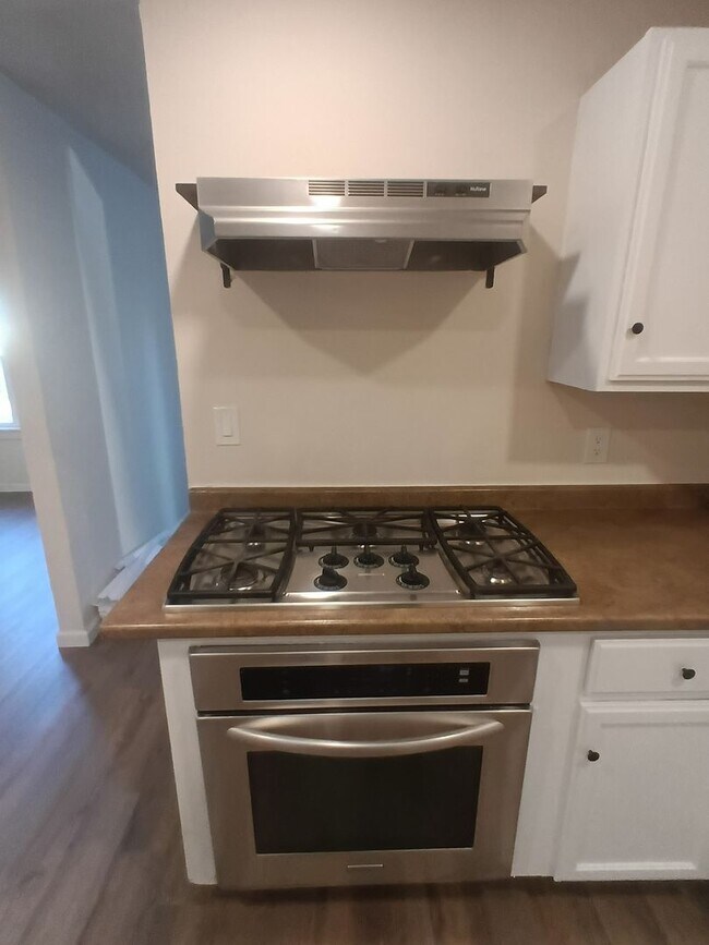 Building Photo - New Remodel- HOLIDAY SPECIAL- FIRST FULL MONTH FREE