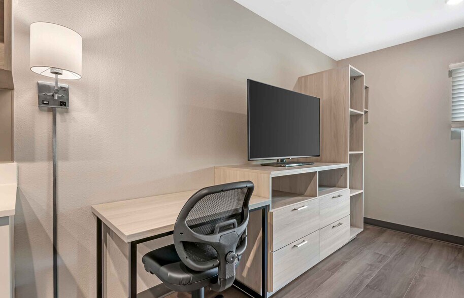 Building Photo - Furnished Studio-Wildwood