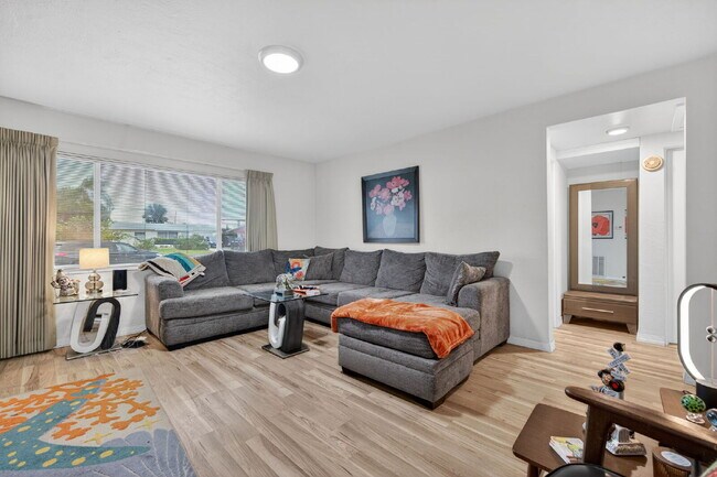 Building Photo - Island Living Made Easy — Remodeled 2BR Home, Fully Fenced Yard Near Downtown St. Pete