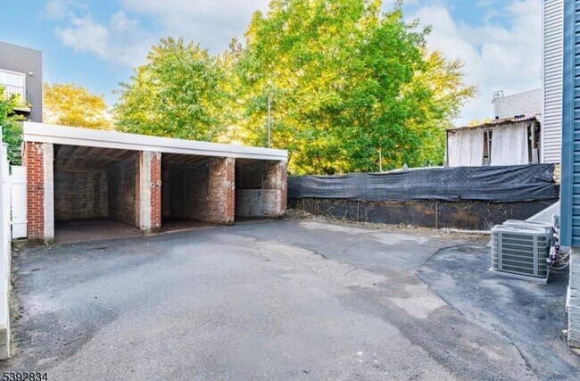 Building Photo - 111 Clarke Ave