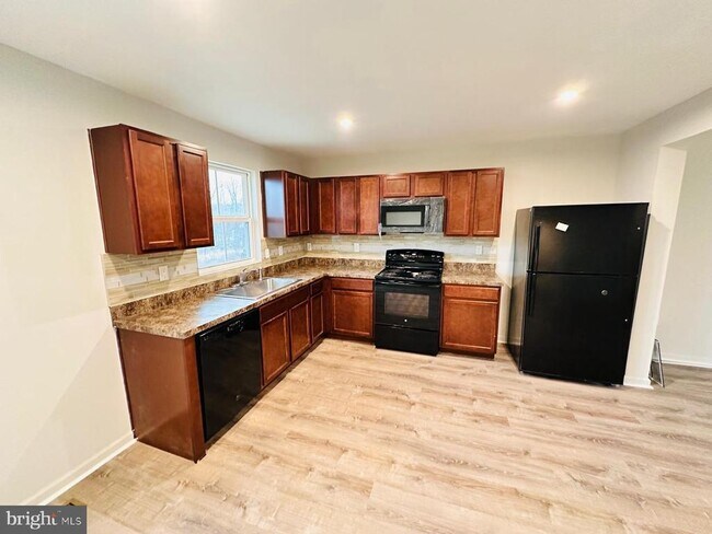 Building Photo - 35178 Sara Ct