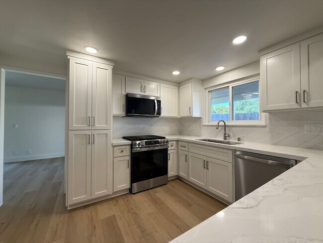 Building Photo - Just Beautifully Updated Village Hills Single Story Home in Orcutt
