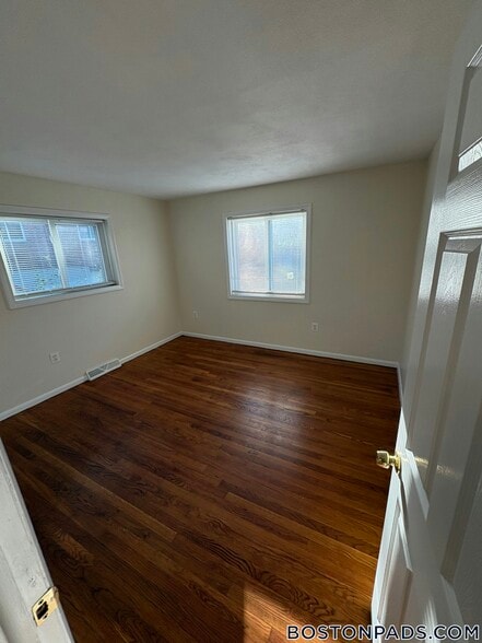 Building Photo - 21 Oxford Cir