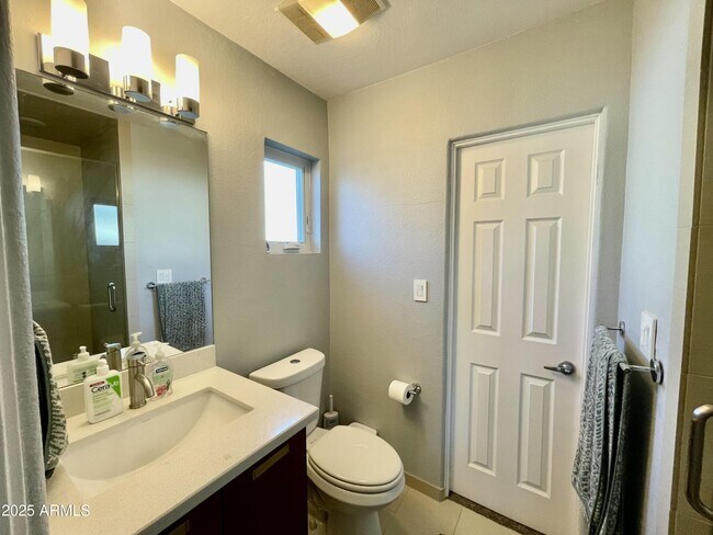 Building Photo - 1520 W Berridge Ln