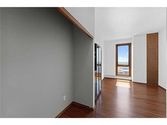 Building Photo - 433 S 7th St