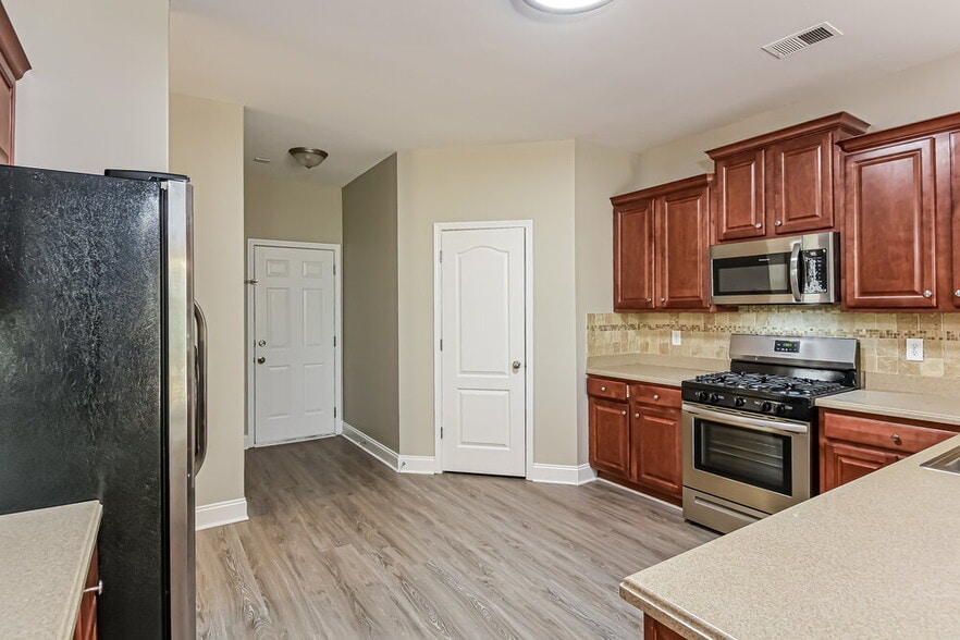 Building Photo - 4459 Hamby Pond Pl