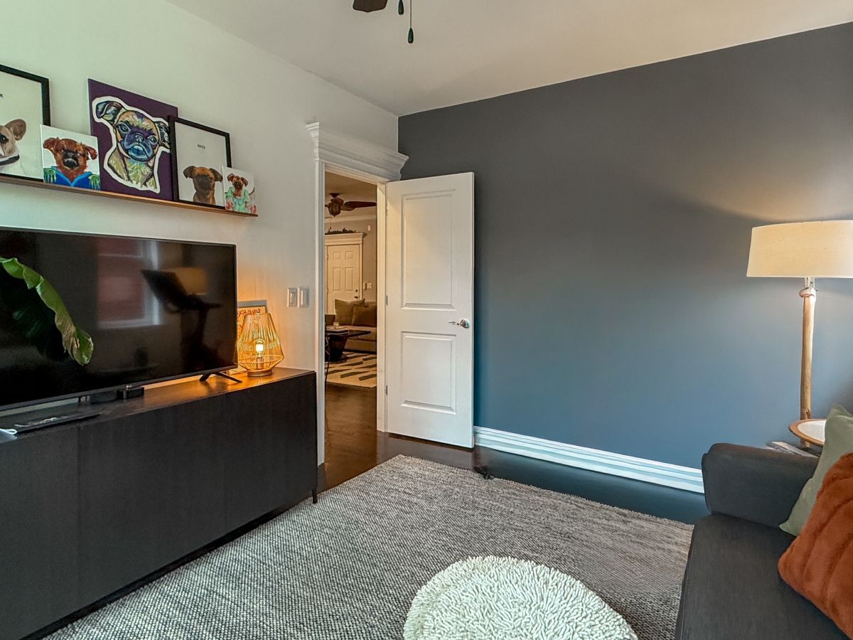 Building Photo - 927 W Agatite Ave