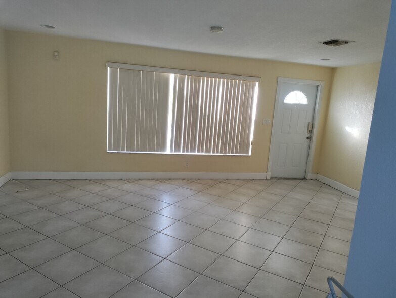 Building Photo - 308 SW 18th Ave