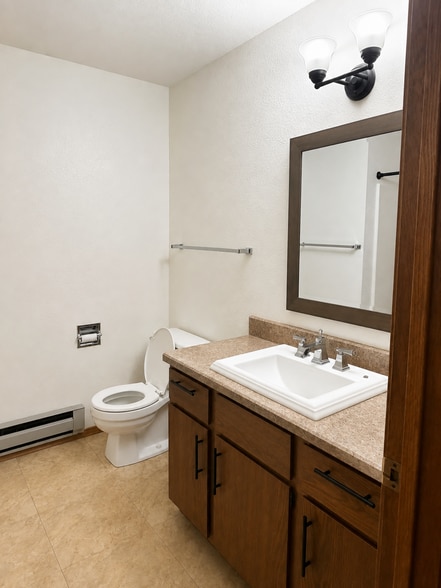 Building Photo - 1517 Wicks Ln