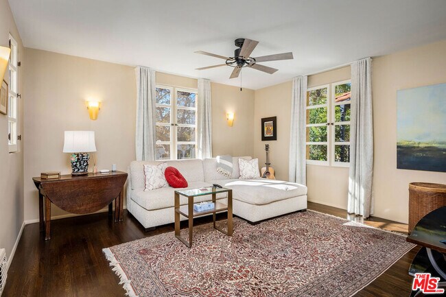 Building Photo - 500 N Las Palmas Ave