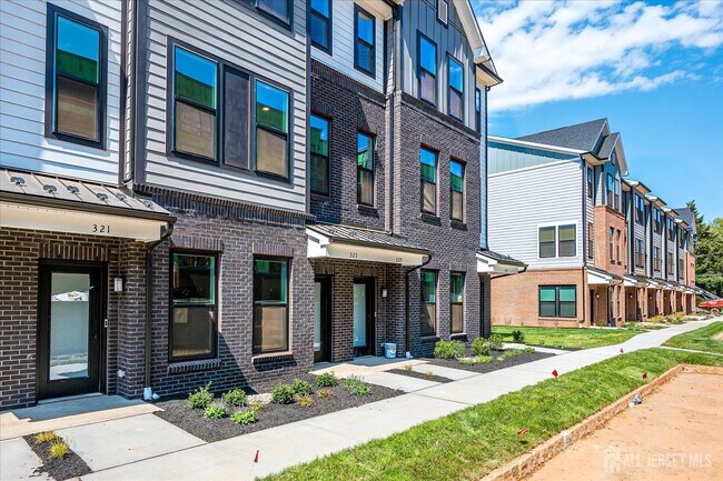 Building Photo - 323 Sadie Cir