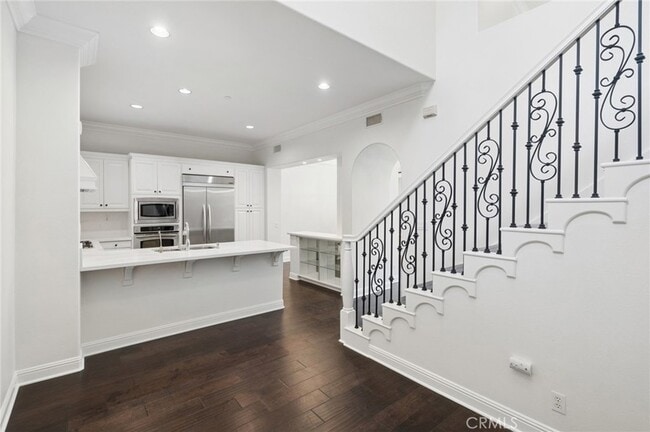 Building Photo - 67 Mandria