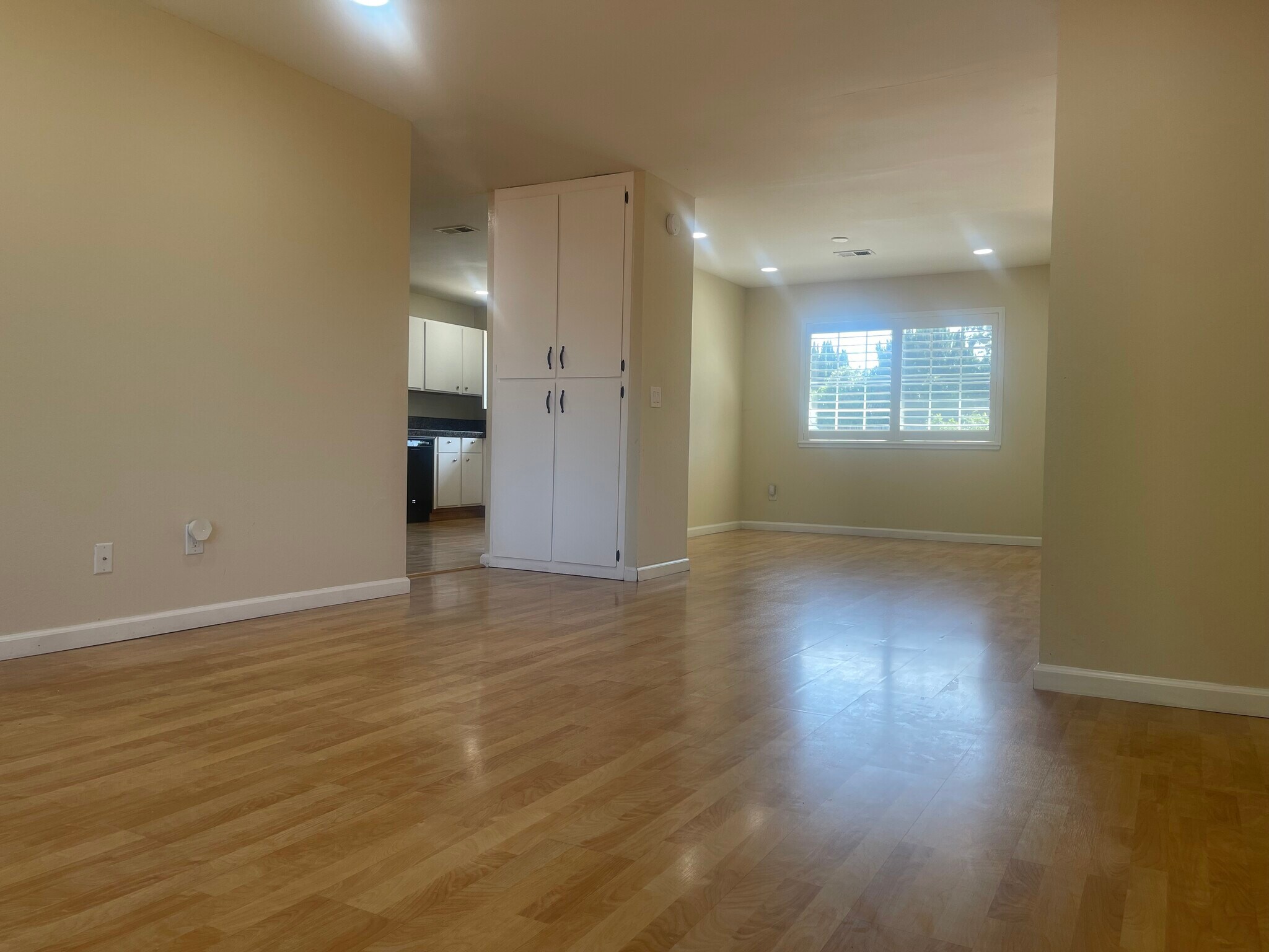Living Room facing Dining Room - 1650 Farm Bureau Rd