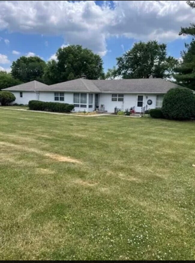 6477 Spring Brook Rd 6477 Spring Brook Rd Rockford IL 61114