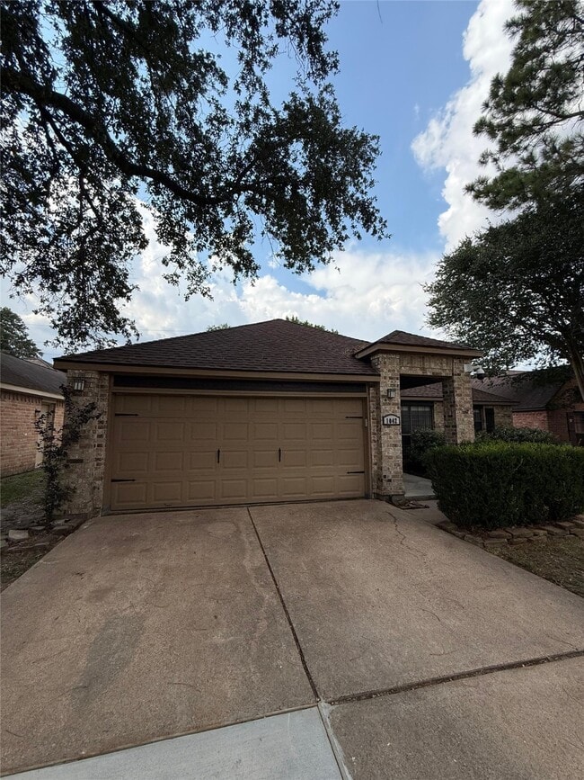 Building Photo - 1042 Cascade Creek Dr
