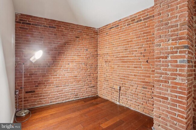 Building Photo - 810 N Hancock St