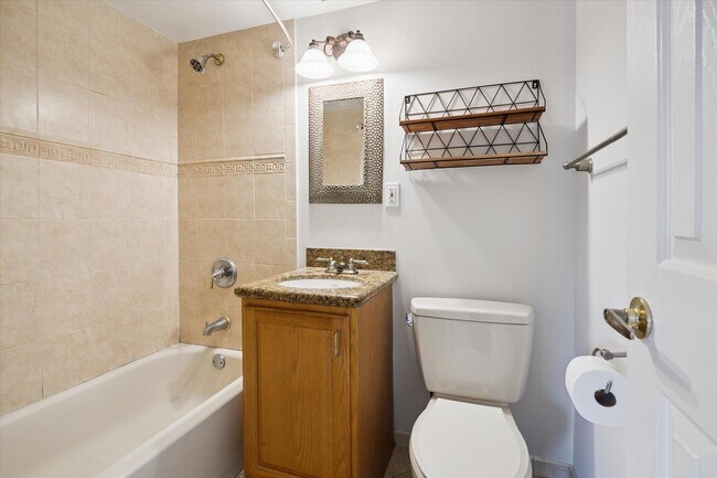 Building Photo - 924 SE 2nd St