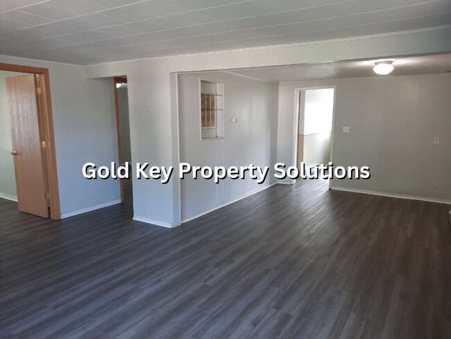 Building Photo - 4 BR 1 BA House Near Ball State with Washe...