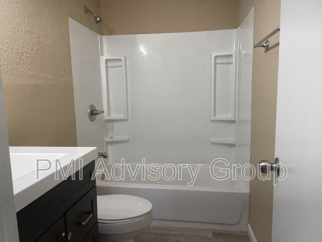 Building Photo - 3510 SW Clare Ave