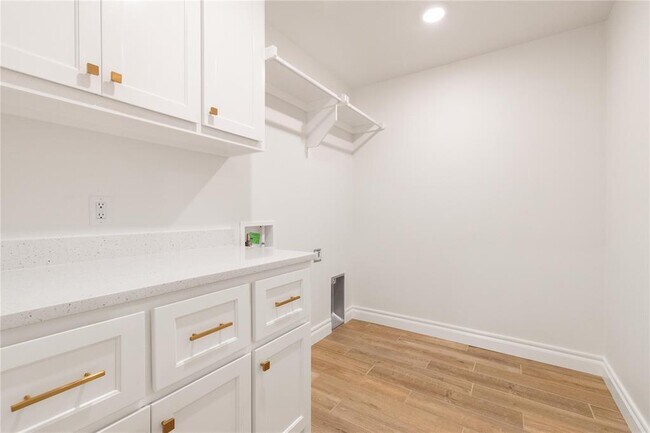 Building Photo - 5732 Lantana Ln