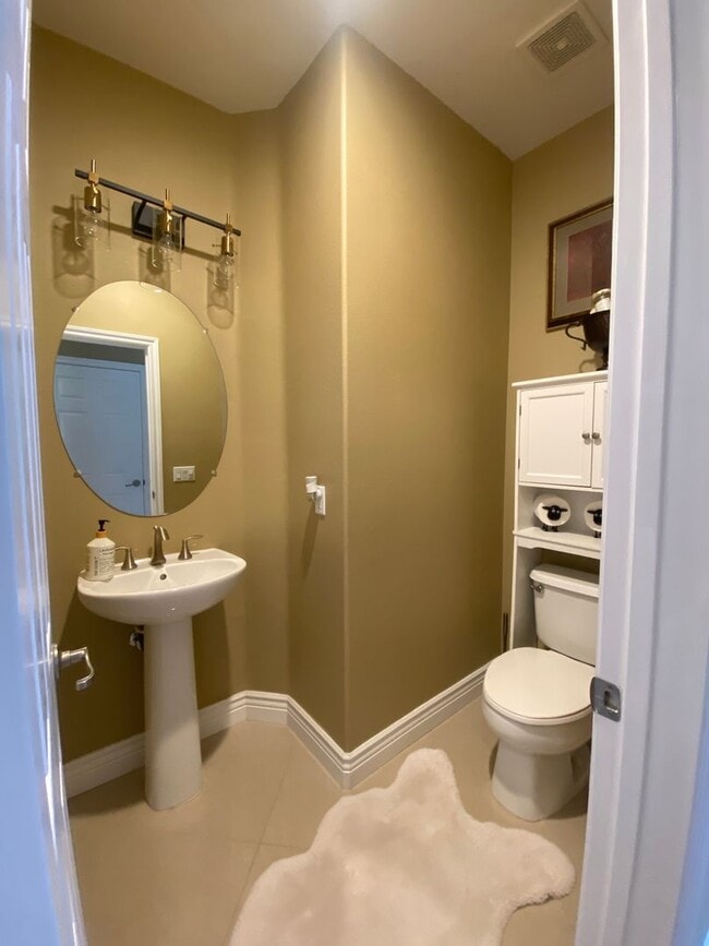 Building Photo - 14660 Meadowsweet Dr